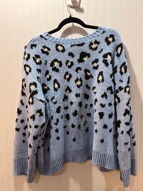 Nine West Light Blue Leopard Print Crewneck Sweater